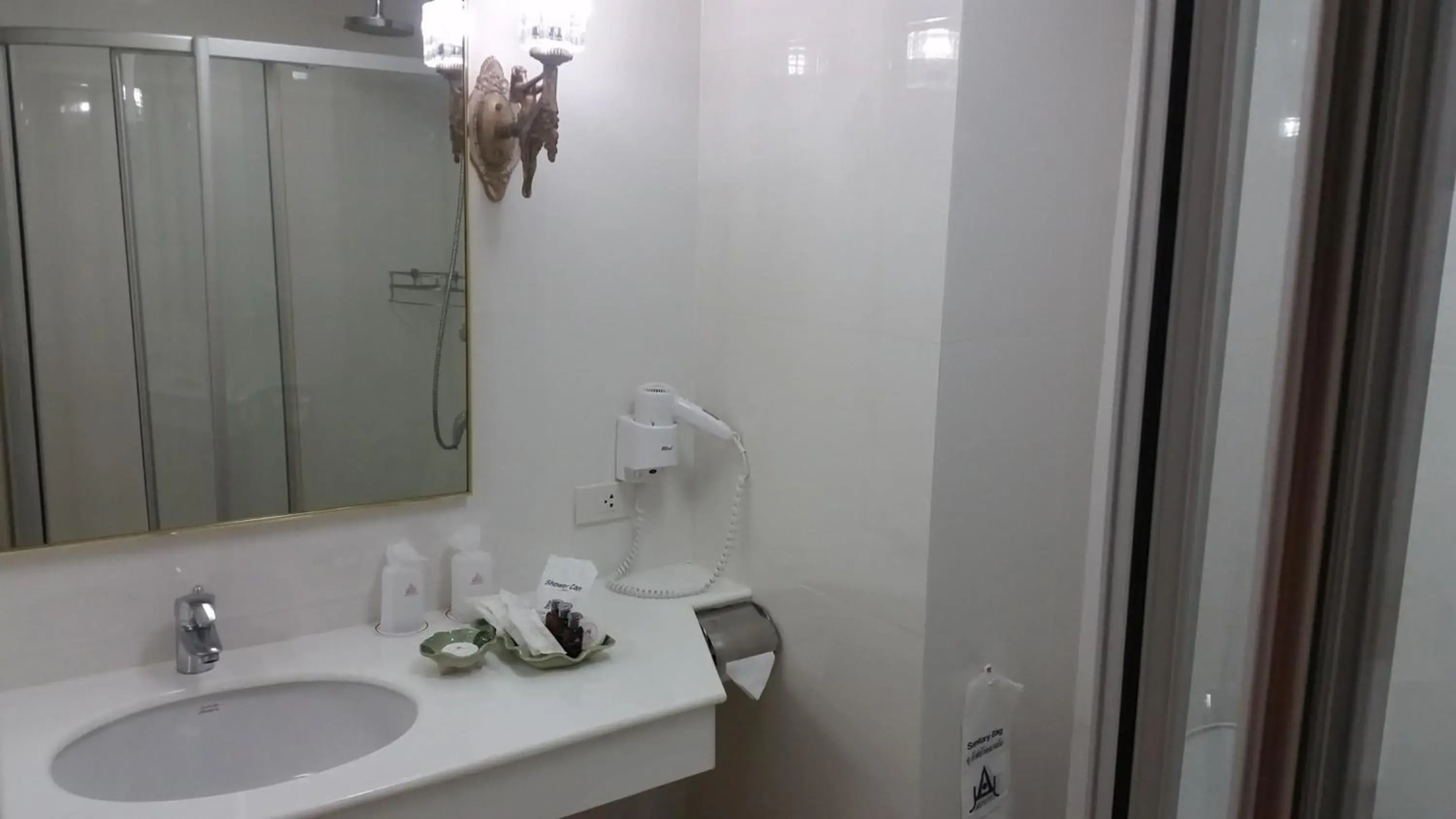 Amdaeng Bangkok Riverside Hotel