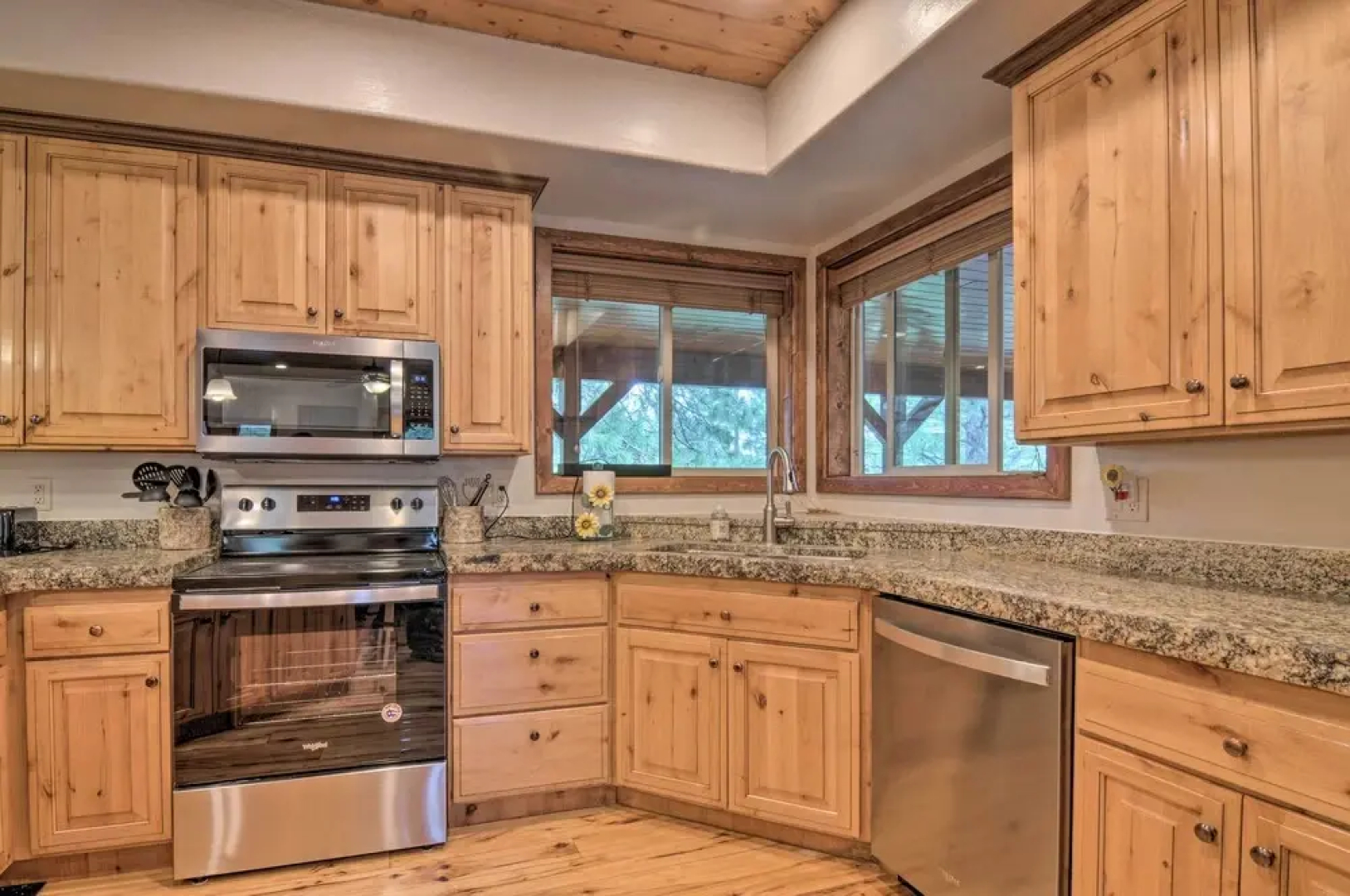 Idyllic Alton Escape ~ 37 Mi to Bryce Canyon!