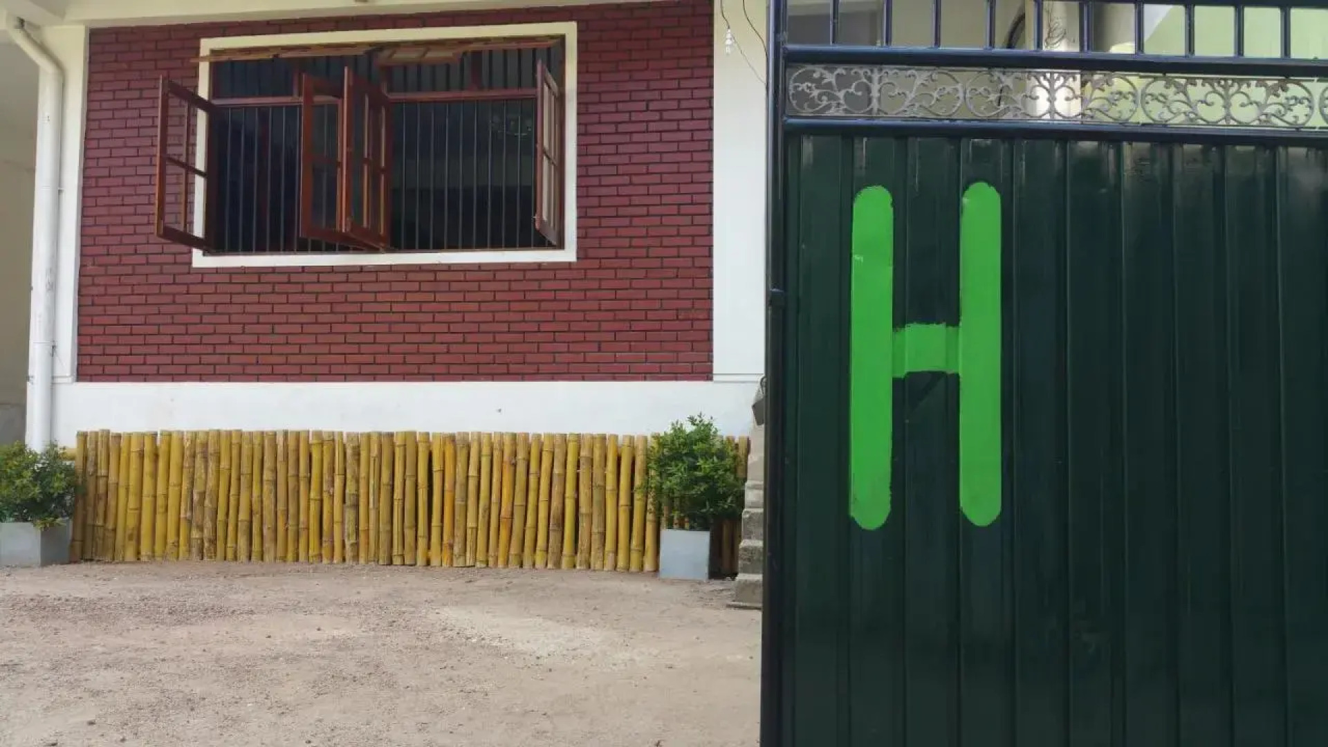 Hitchhike Backpackers