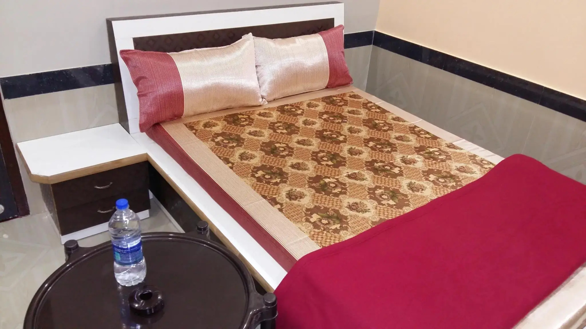 Hotel Karnavati Restaurant