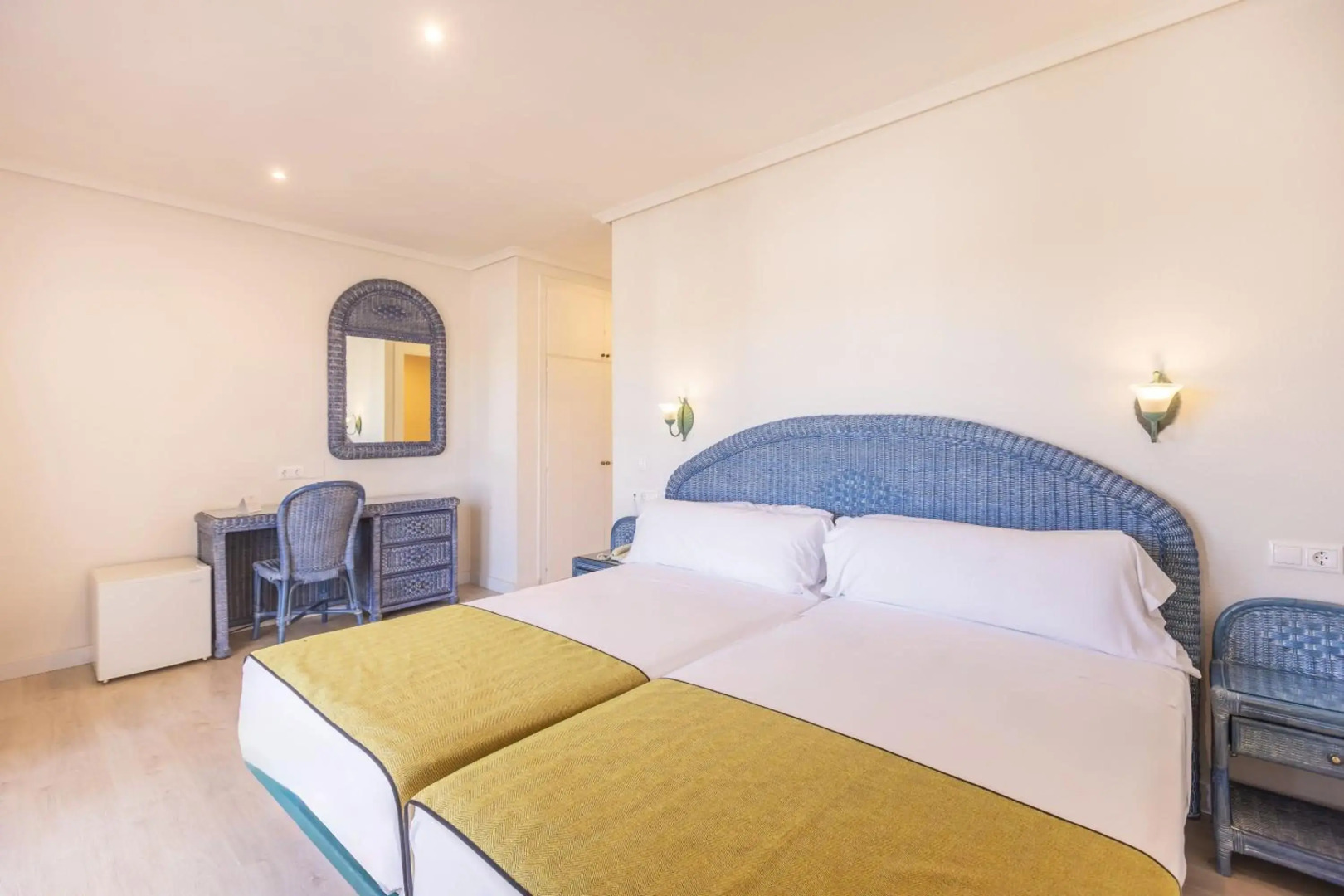 Отель Moon Dreams Roquetas