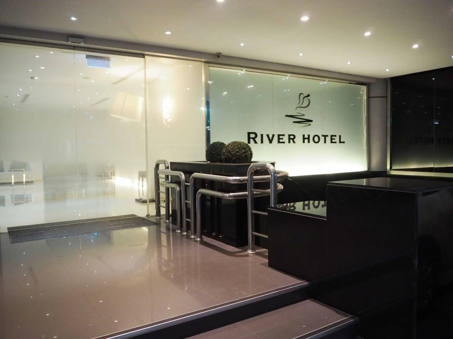 The Riverside Hotel Esthetics