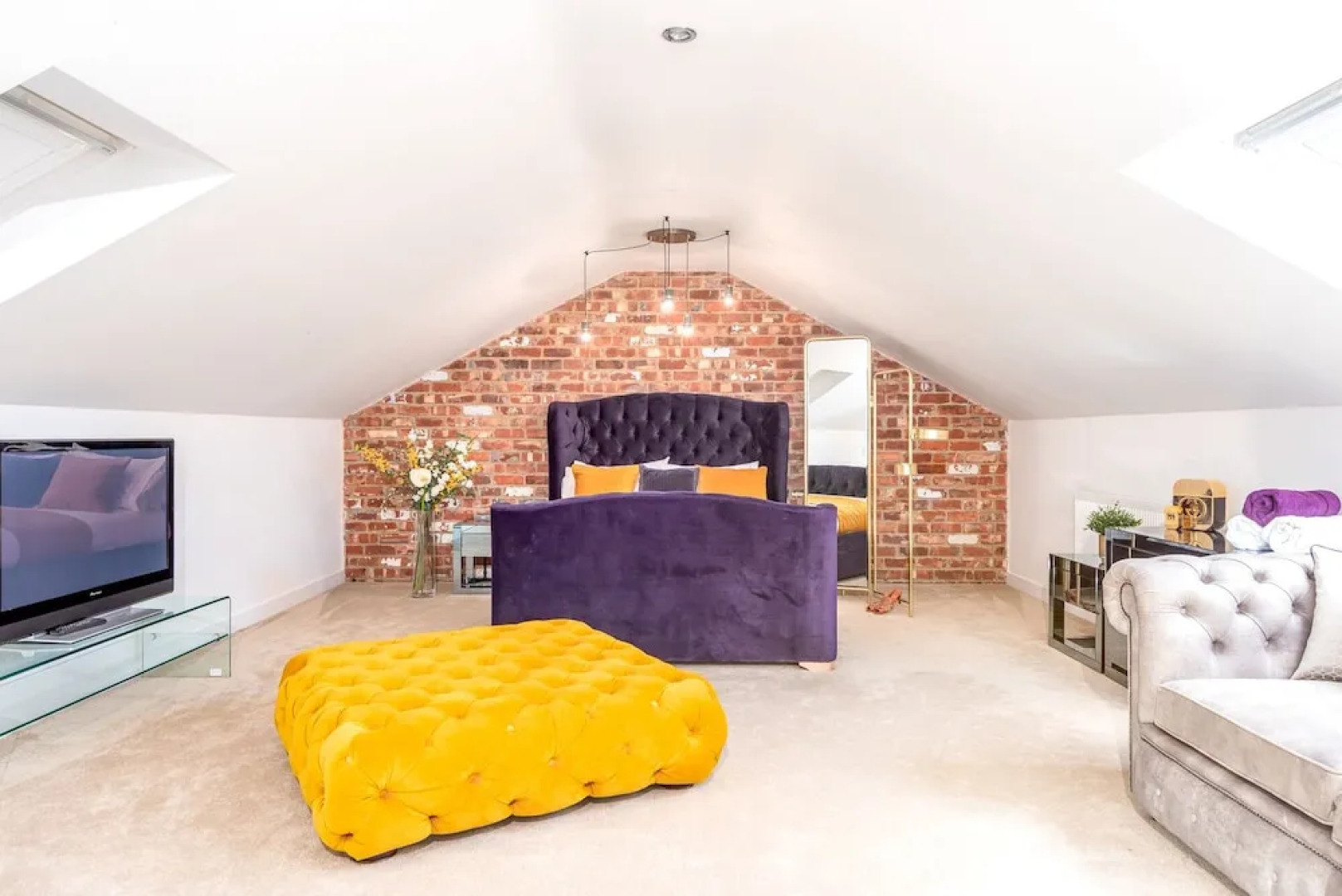 Lincoln 4-beds, Sleeps 13, Hot Tub & Pet Friendly