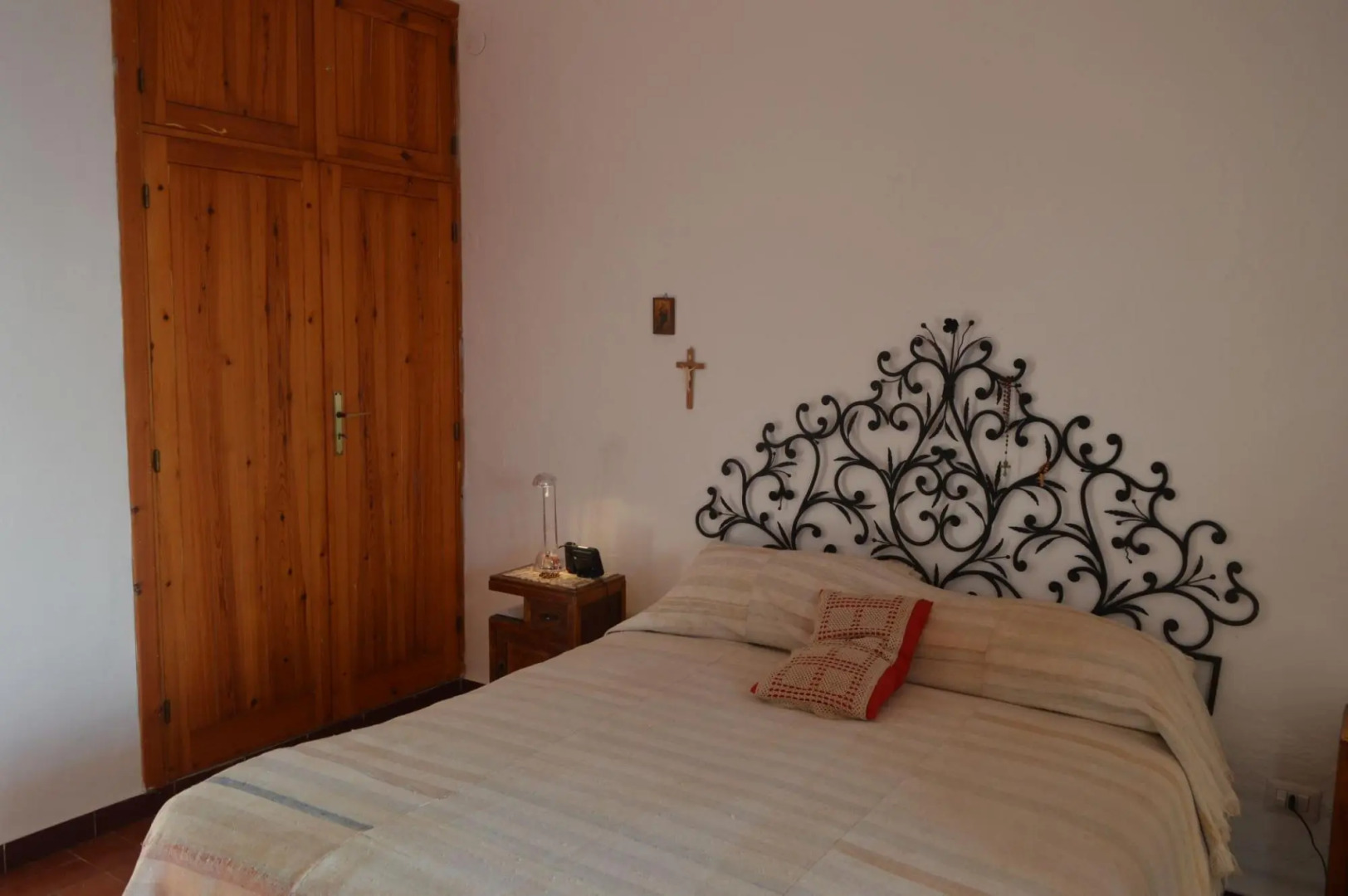 Seafront holiday home twenty meters from the western shore of Sardinia in S'archittu Beach-Casa del Giglio