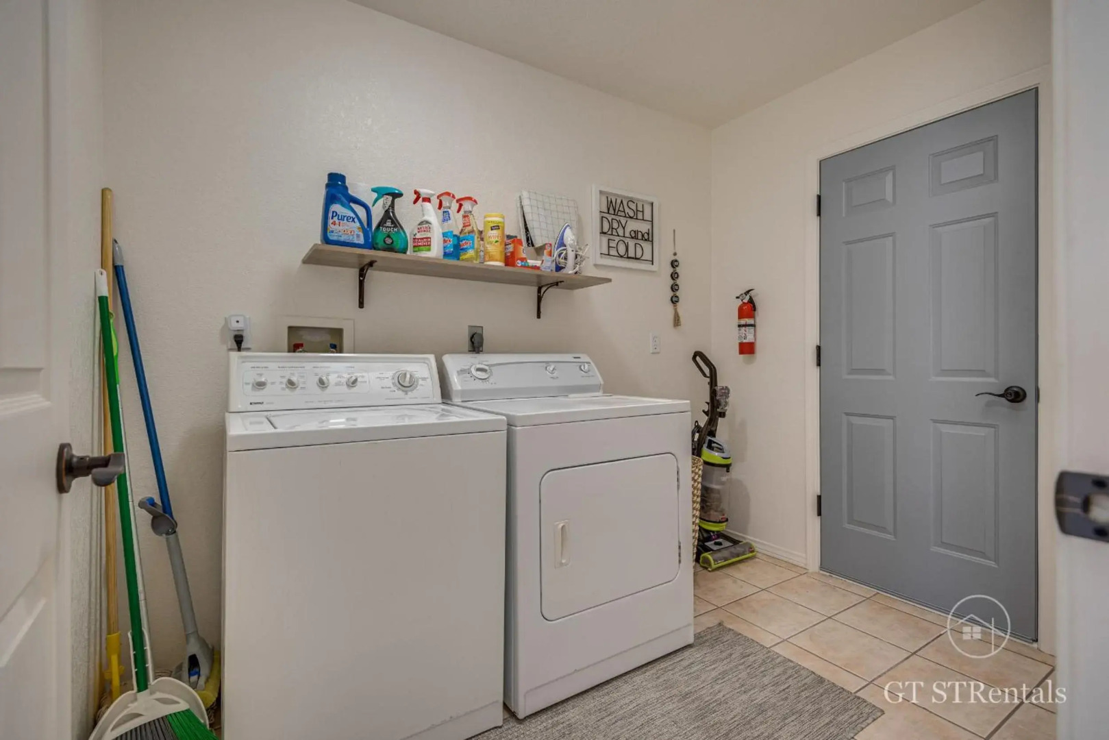 FRESHWATER FUN - Pet & Family Friendly with Great Location!