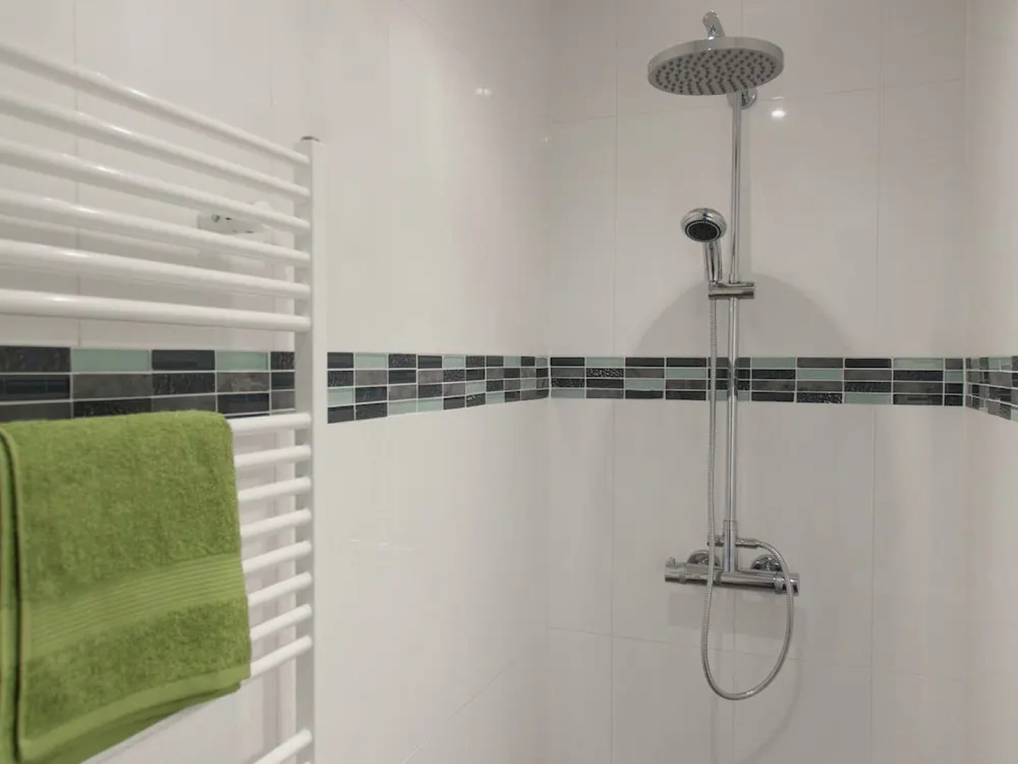 Light Bungalow With Dishwasher, Near Maastricht