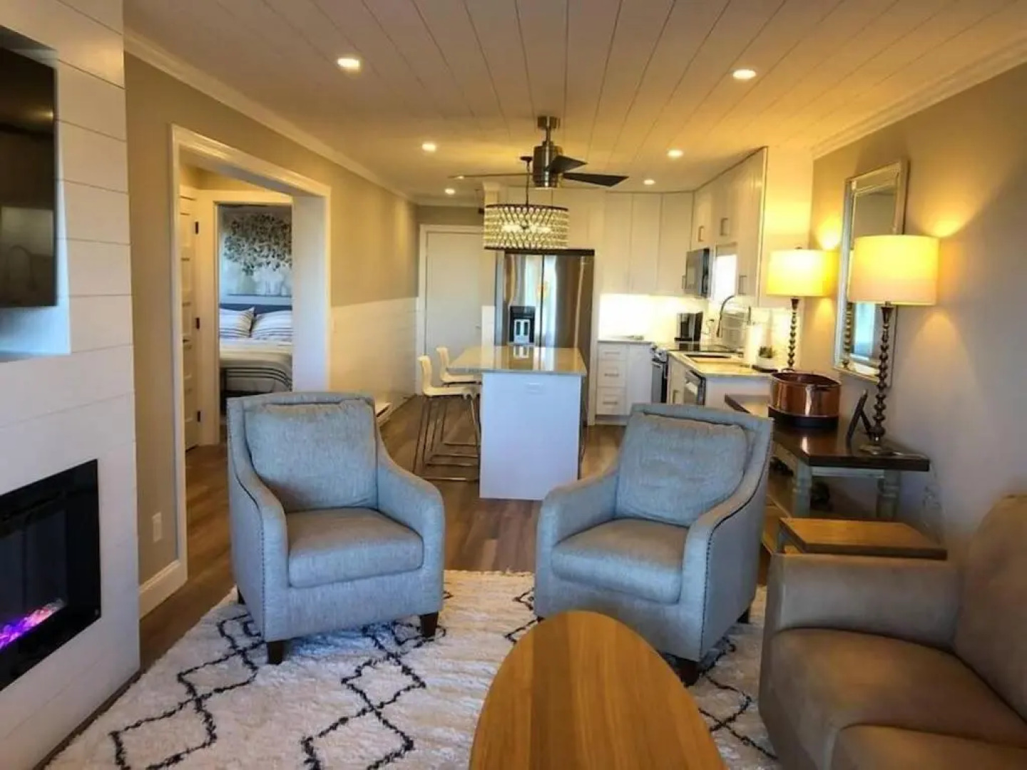 Paradise NEW 2B 2B Walk to slopes Hot Tubs