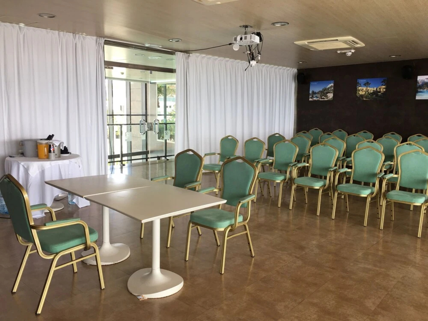 R2 Romantic Fantasia Dreams & Suites Hotel