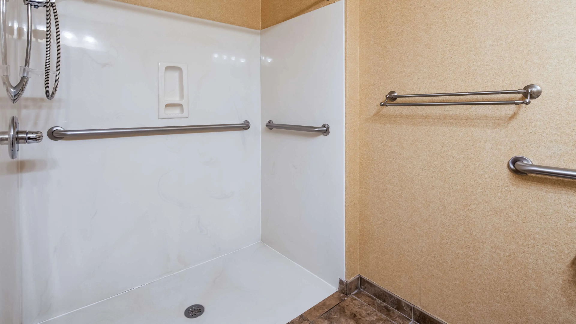 Best Western Plus North Canton Inn & Suites