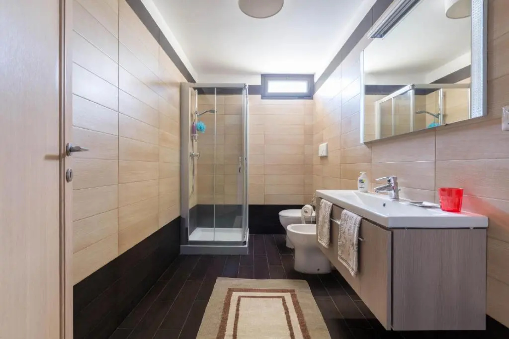 Intera villa con 2 bagni 4 camere da letto e box auto