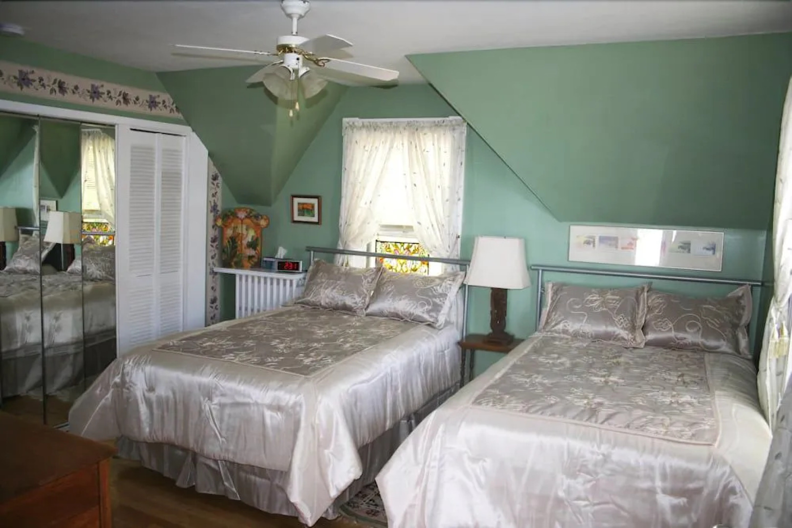 A Boat to Sea Bed & Breakfast