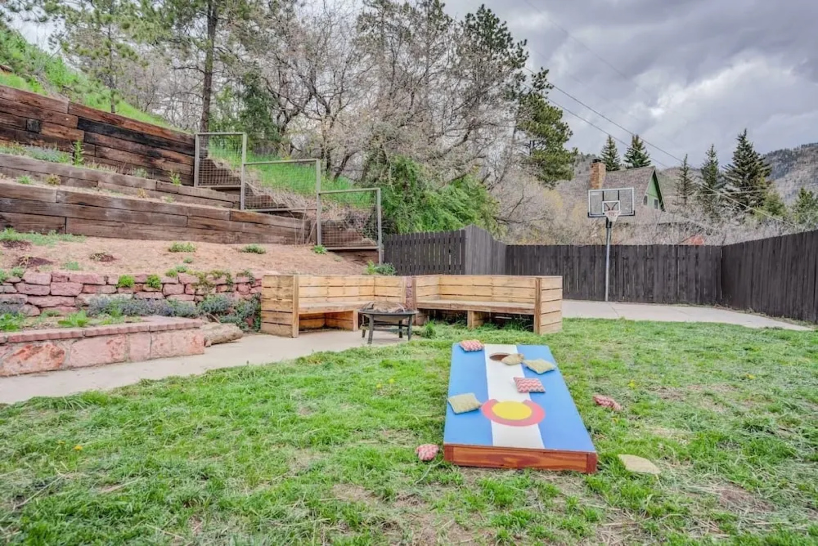 4BR Mountain Getaway Pikes Peak, Dog-friendly!