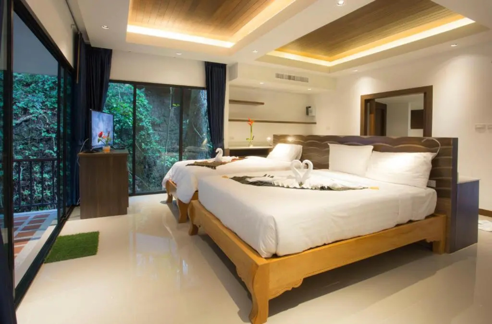 Rock And Treehouse Resort