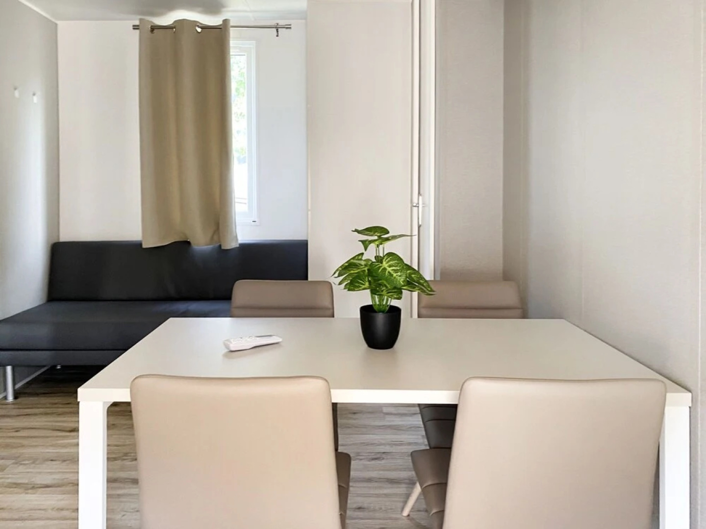 Bungalow Isola Premium Gudo