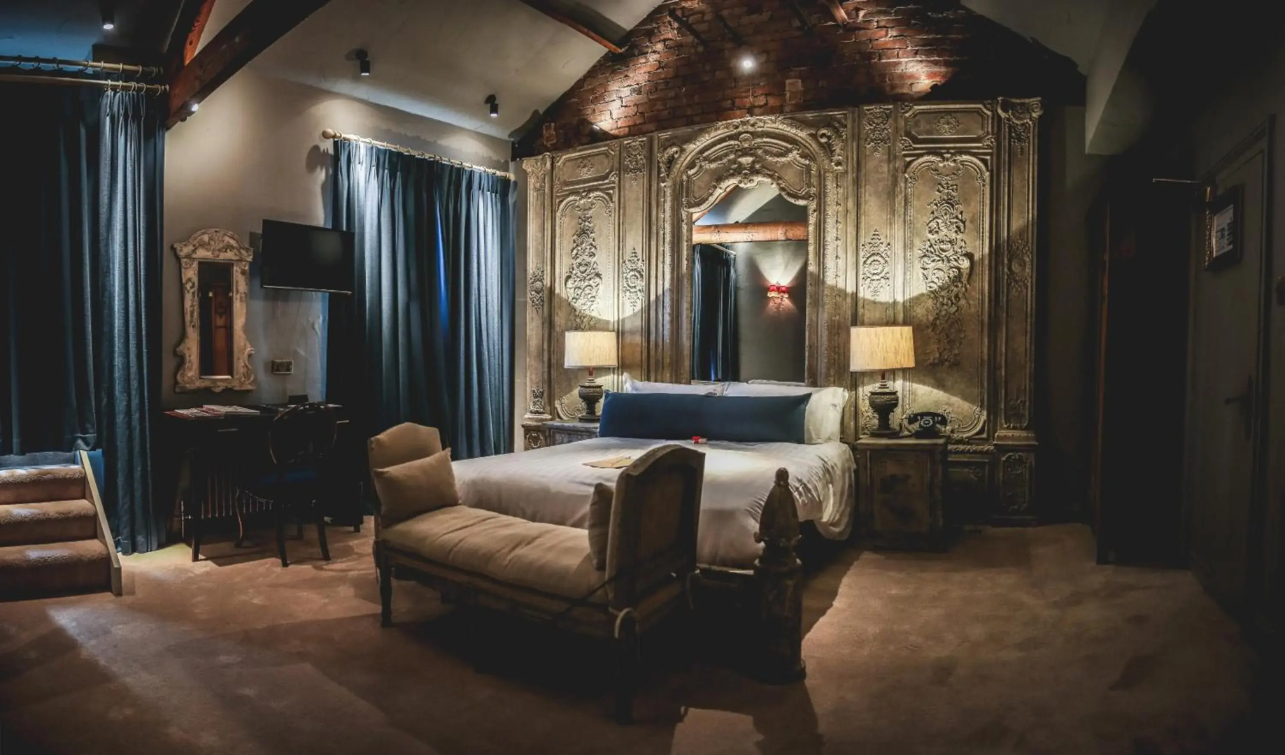 Le Petit Chateau & William de Percy