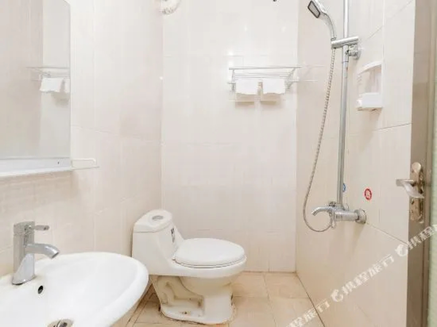 Huixiang Hotel (Haikou High-speed railway East station Wuyue Plaza store)