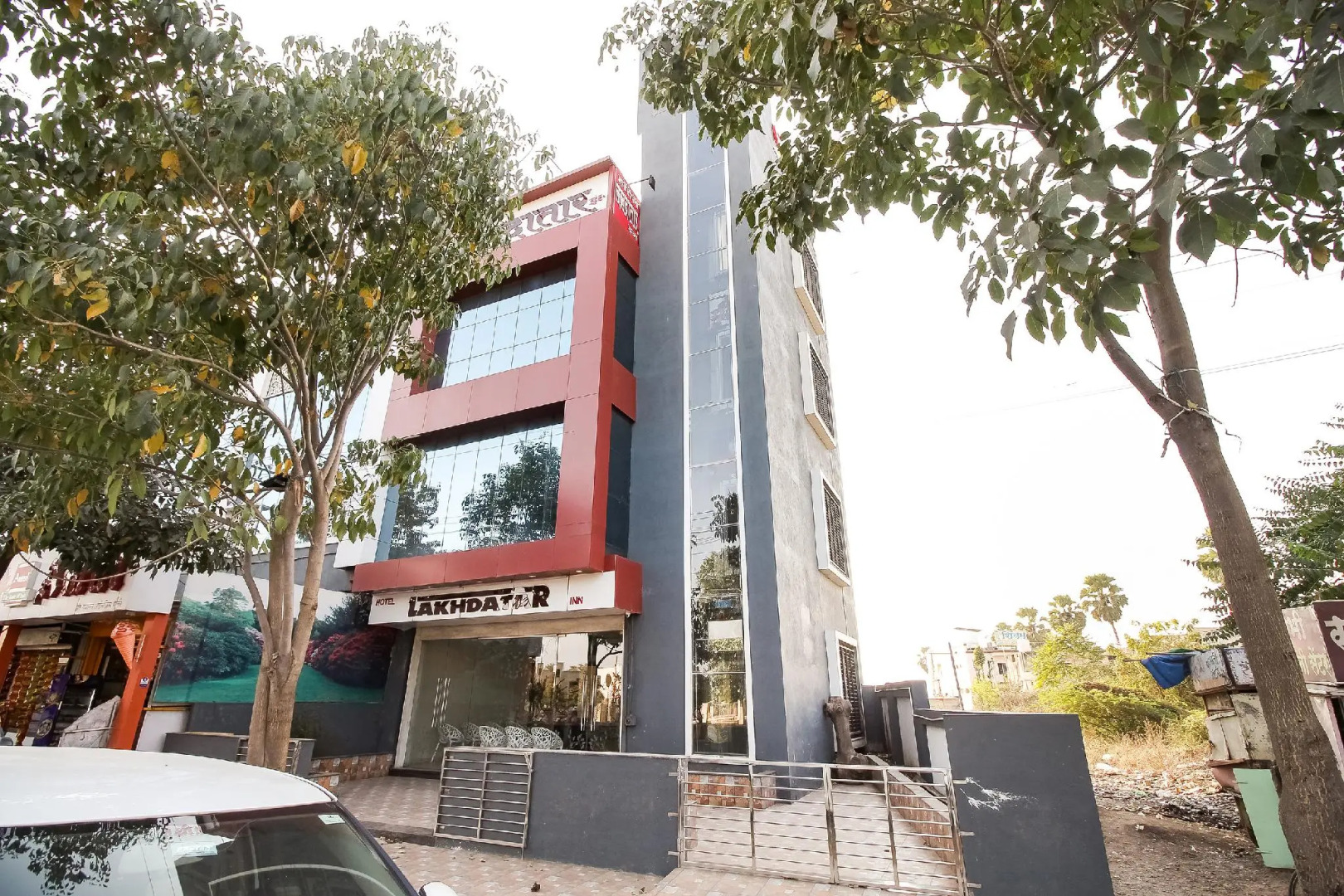 OYO Flagship 71595 Hotel Lakhdatar