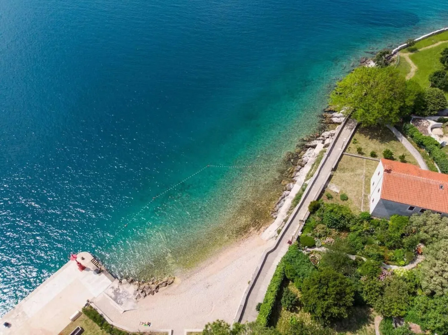 Impeccable 4-bed Apartment in Osor