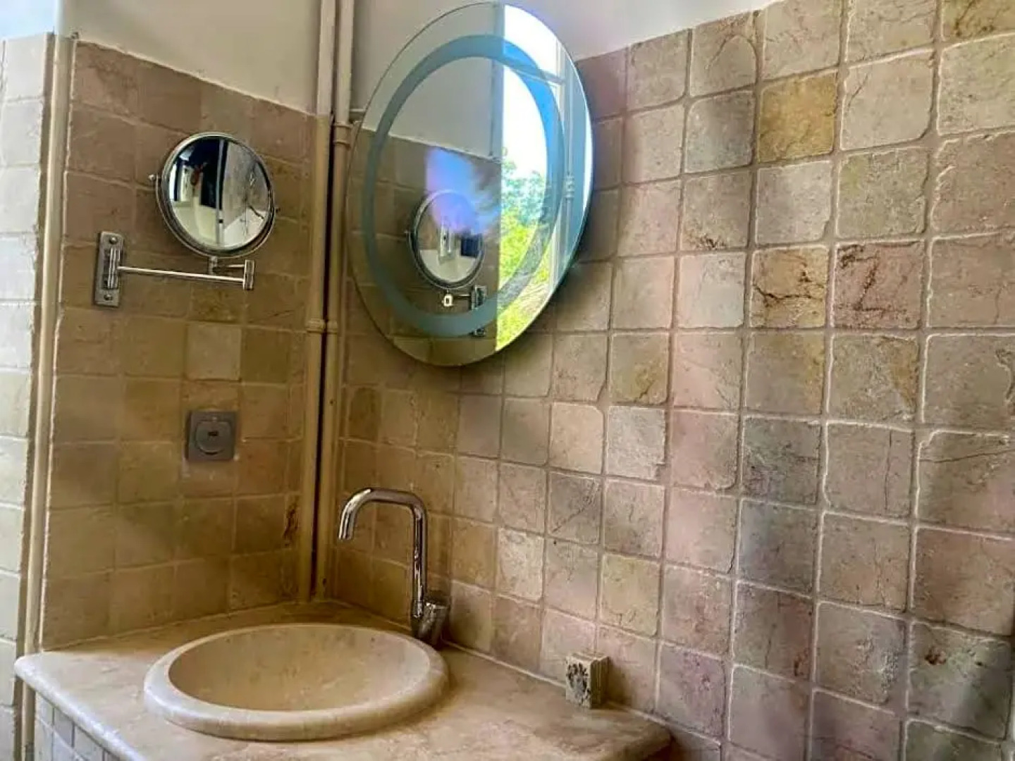 Suite Royale- 2 Double Rooms - SPA- JACUZZI -SAUNA- POOL VIEW - Heated POOL -800m City Centre