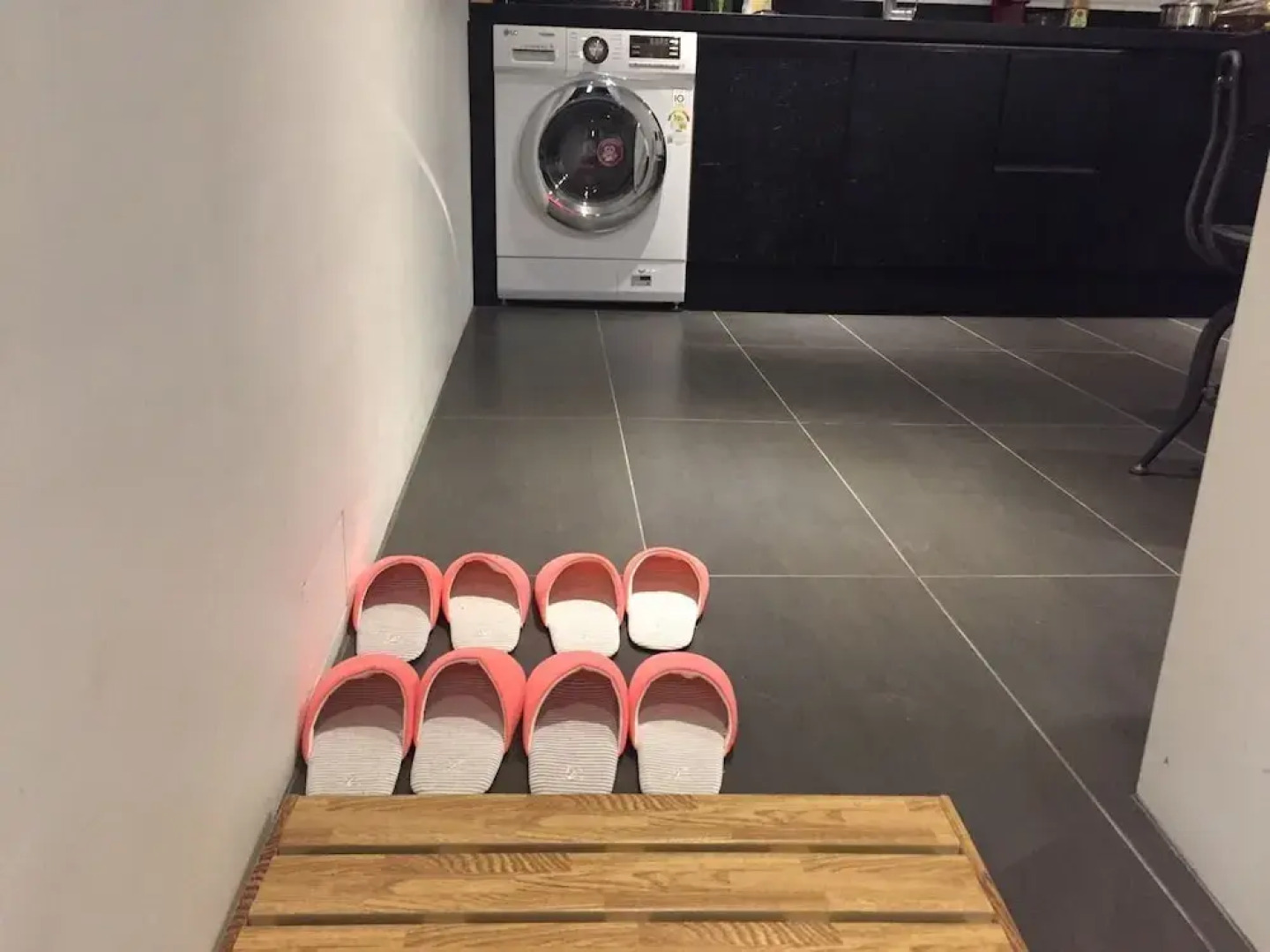 Kotel Indeogwon Station