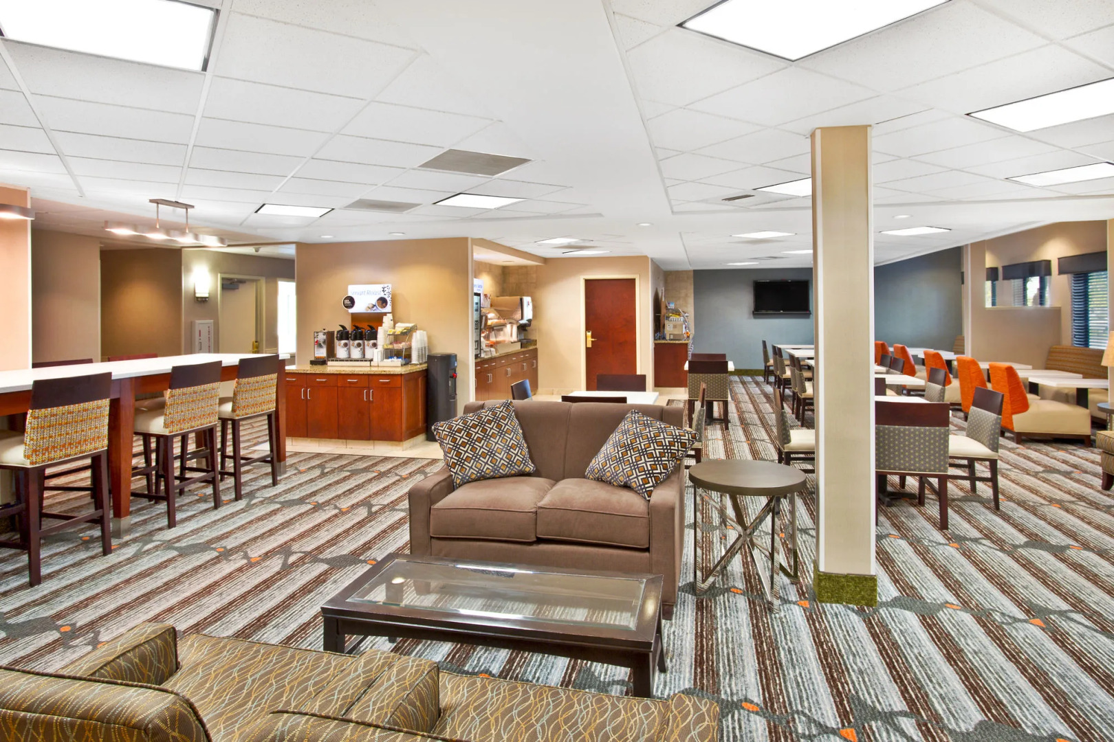 Holiday Inn Express & Suites Bradley Airport by IHG
