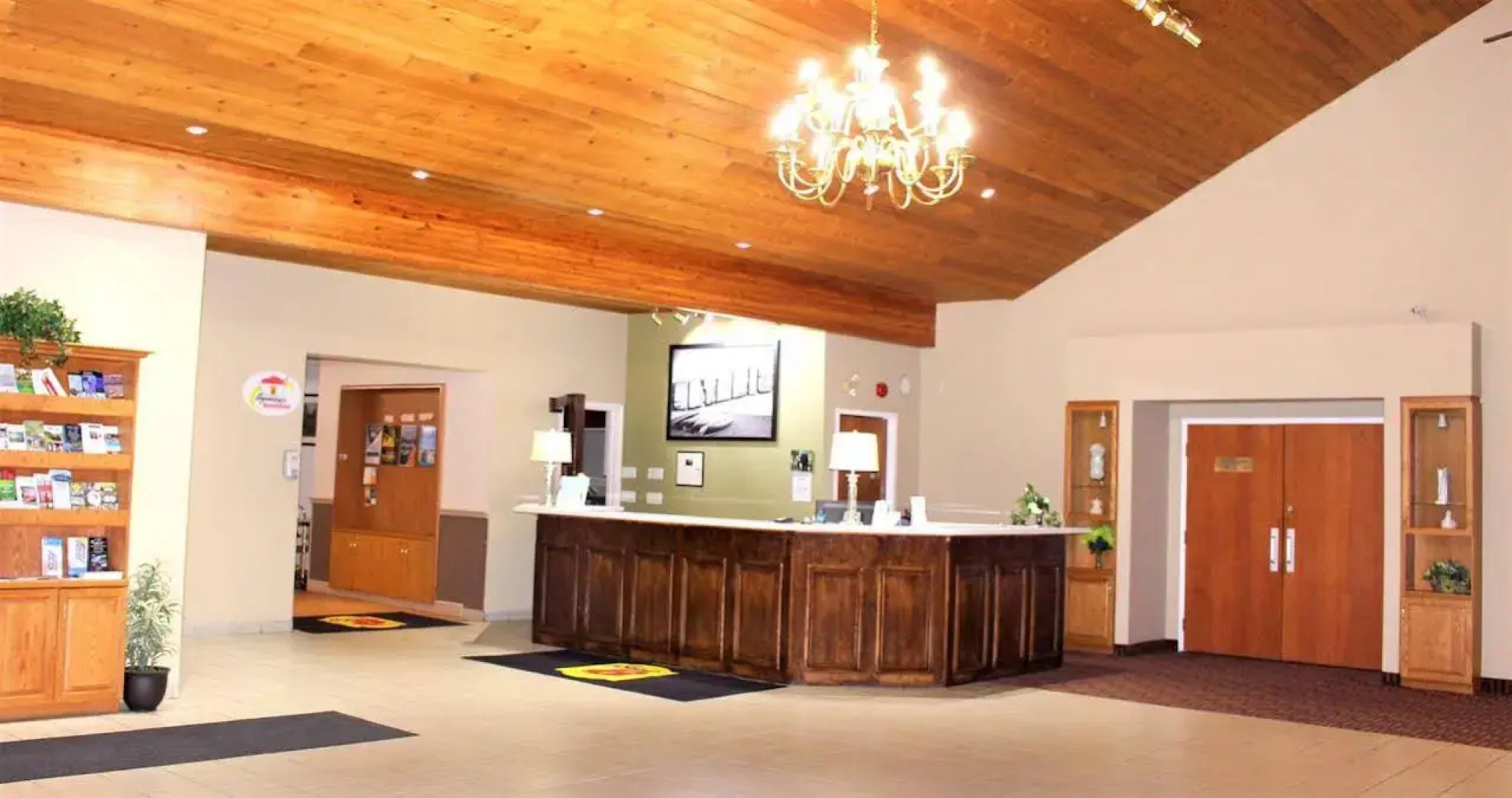 Jolly Roger Inn & Resort