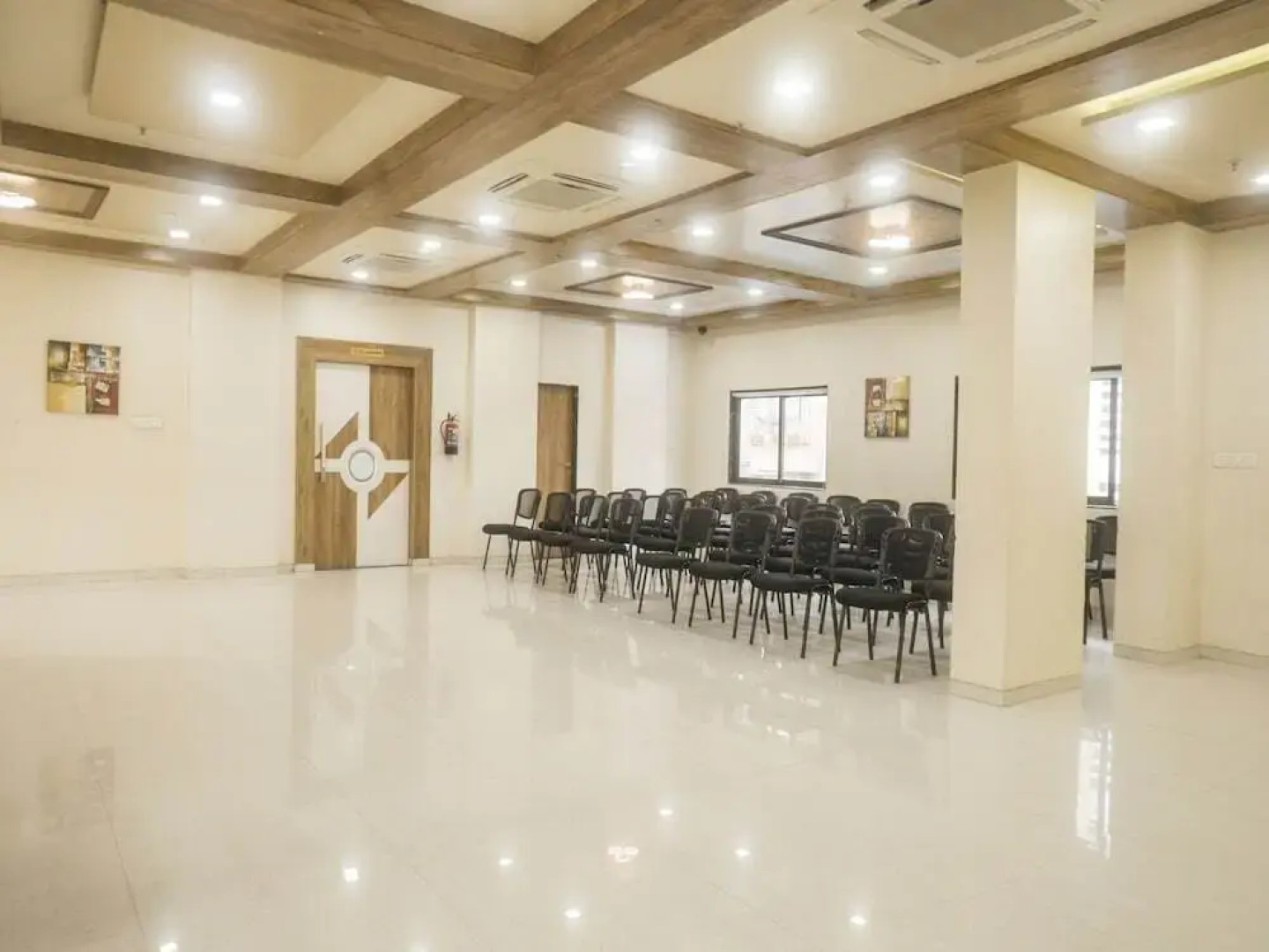 Super Townhouse OAK Regal Inn Near Sant Tukaram Nagar Metro Station