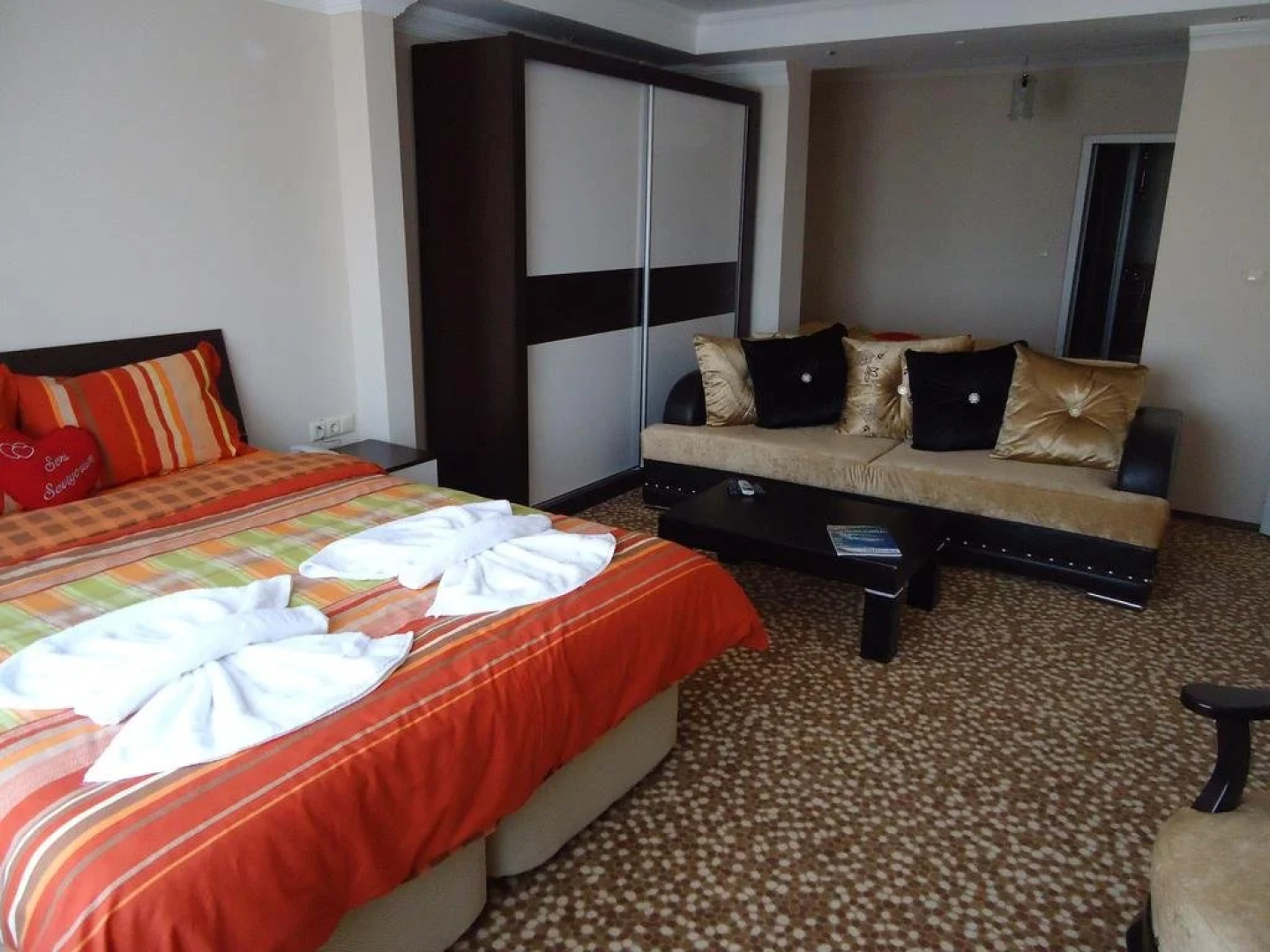 La Fontaine Guzelyali Hotel