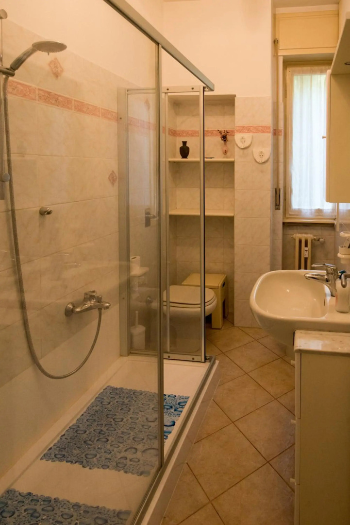 Silky House with Private Parking