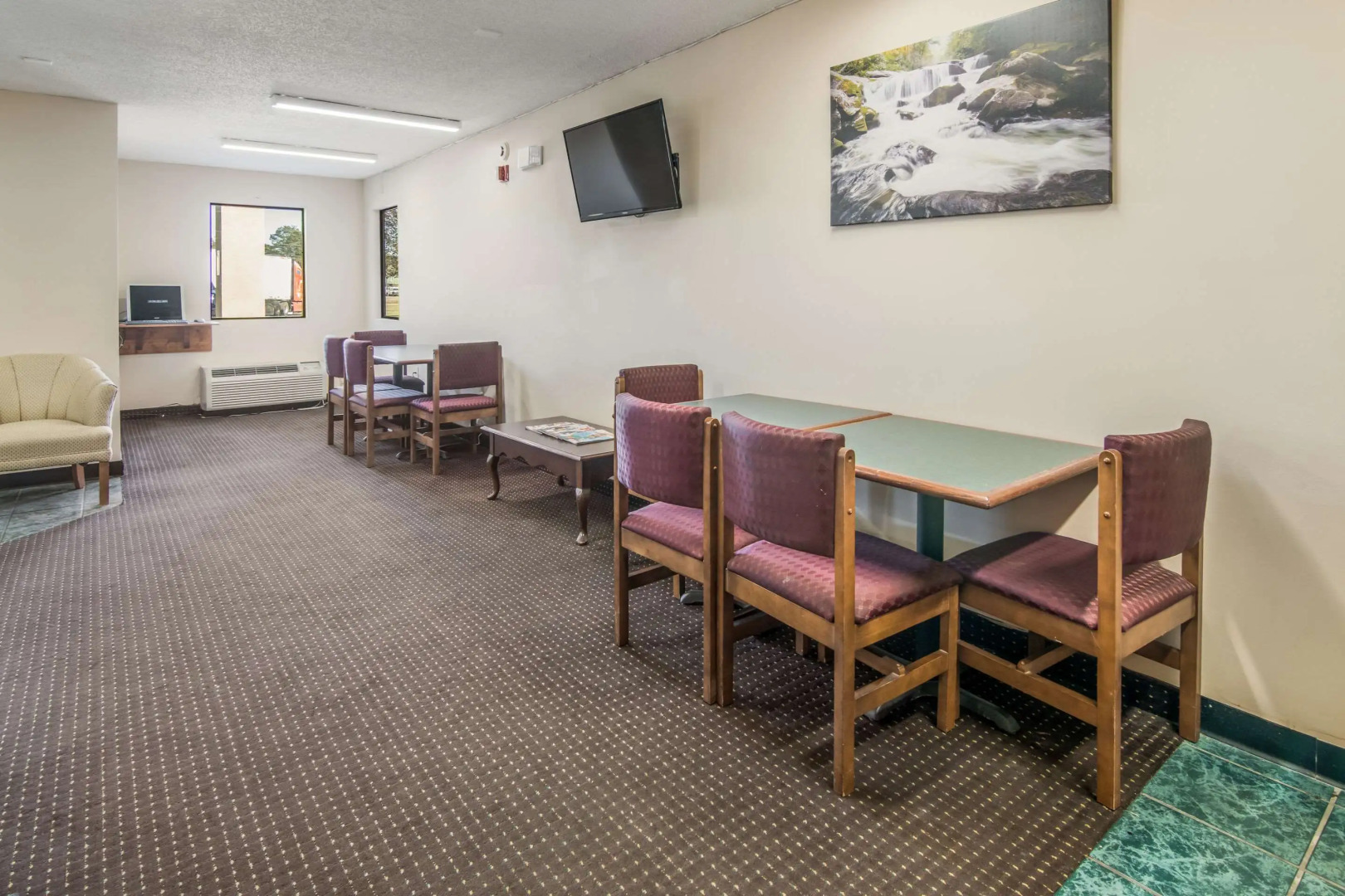 Rodeway Inn & Suites