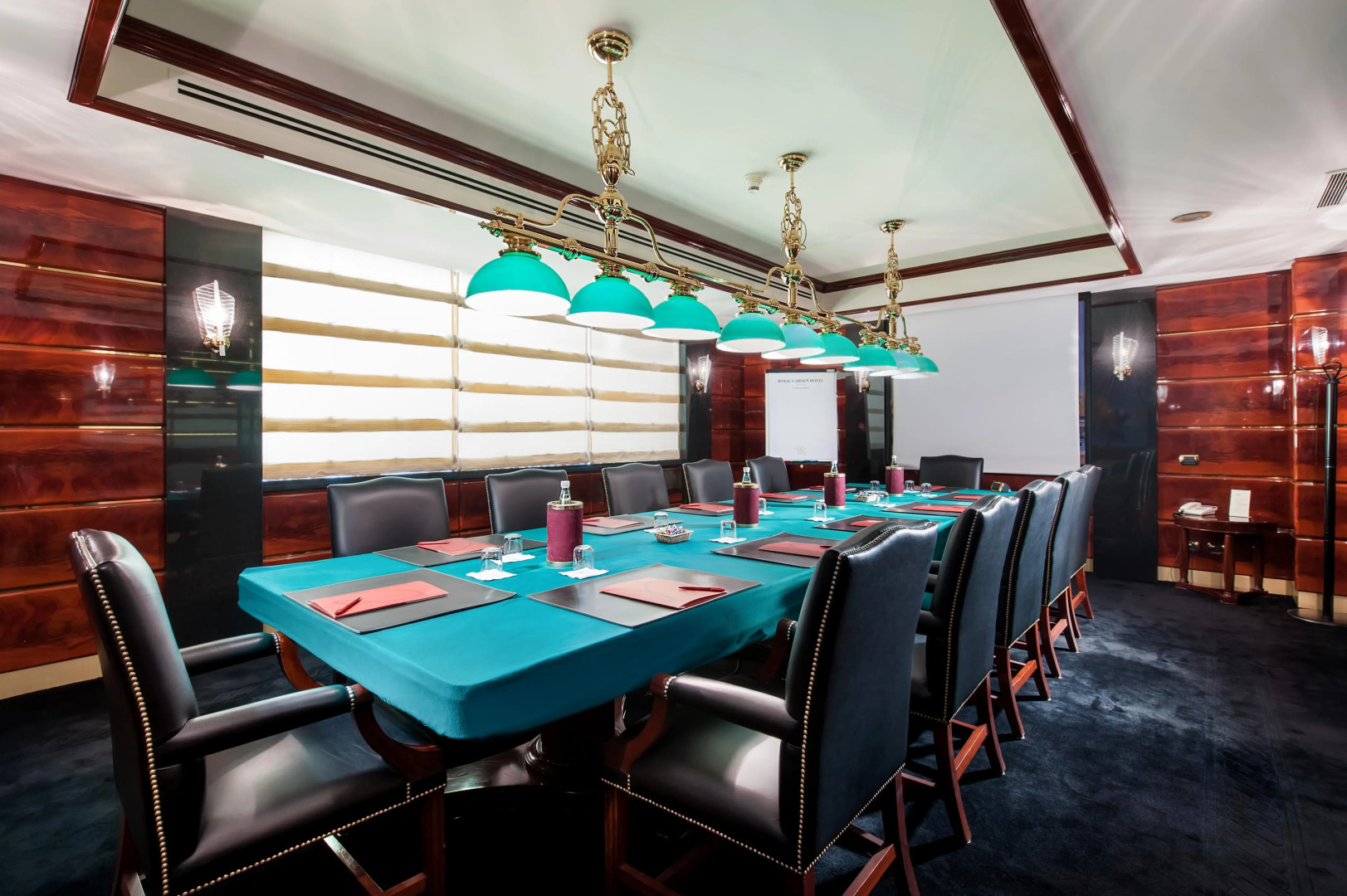 Отель Royal Garden