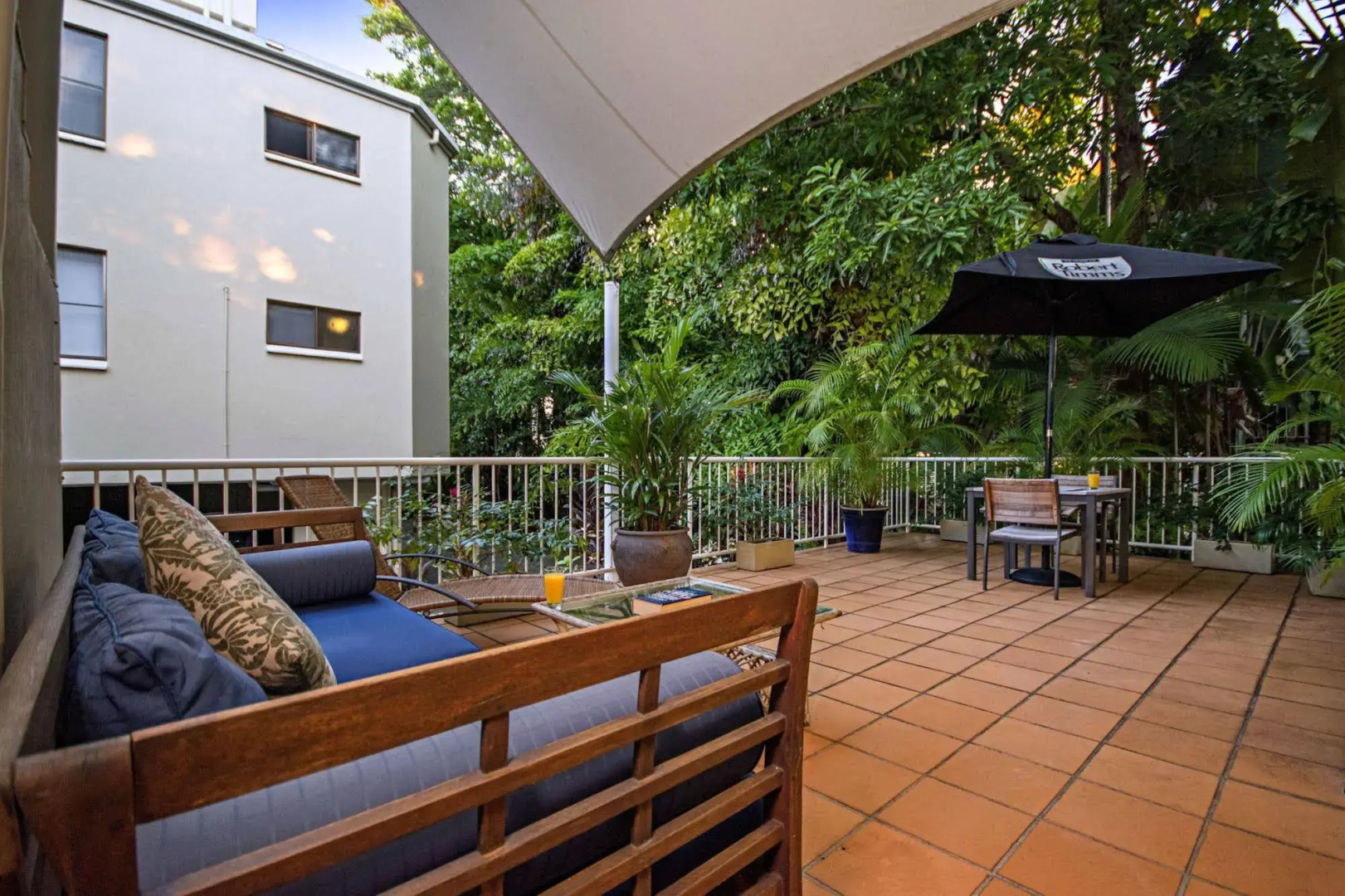 Port Douglas Apartments - Adults Only Oasis