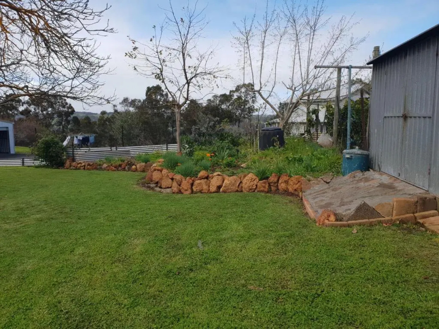 Walnut Cottage - 2 bedroom pet friendly country cottage