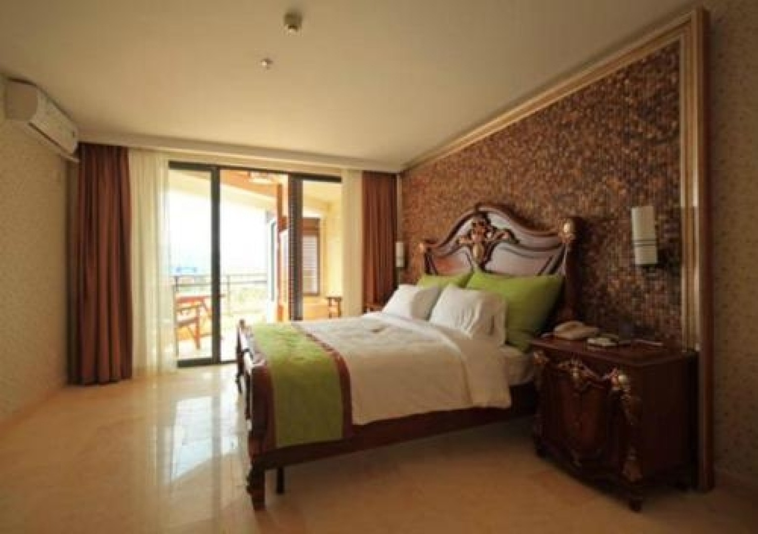 Xing Long Old Ban Yan Resort & Spa