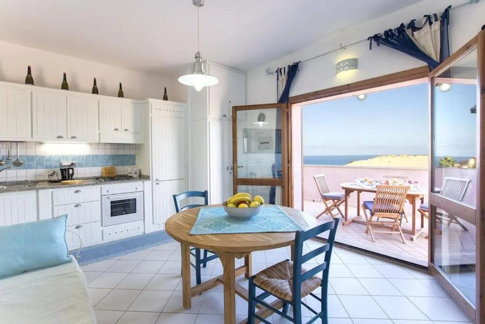 Torre dei Corsari vista mare con terrazza spiaggia sotto casa per 5 persone