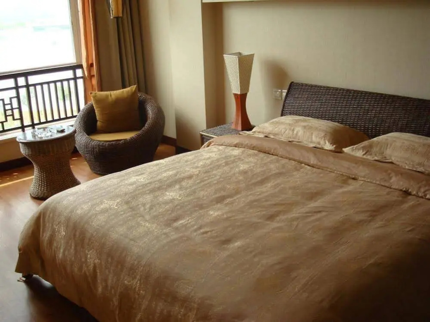 Shapotou Holiday Hotel