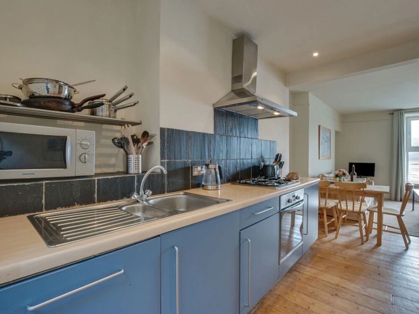 Modern Apartment Near the Estuary of the Mawddach River