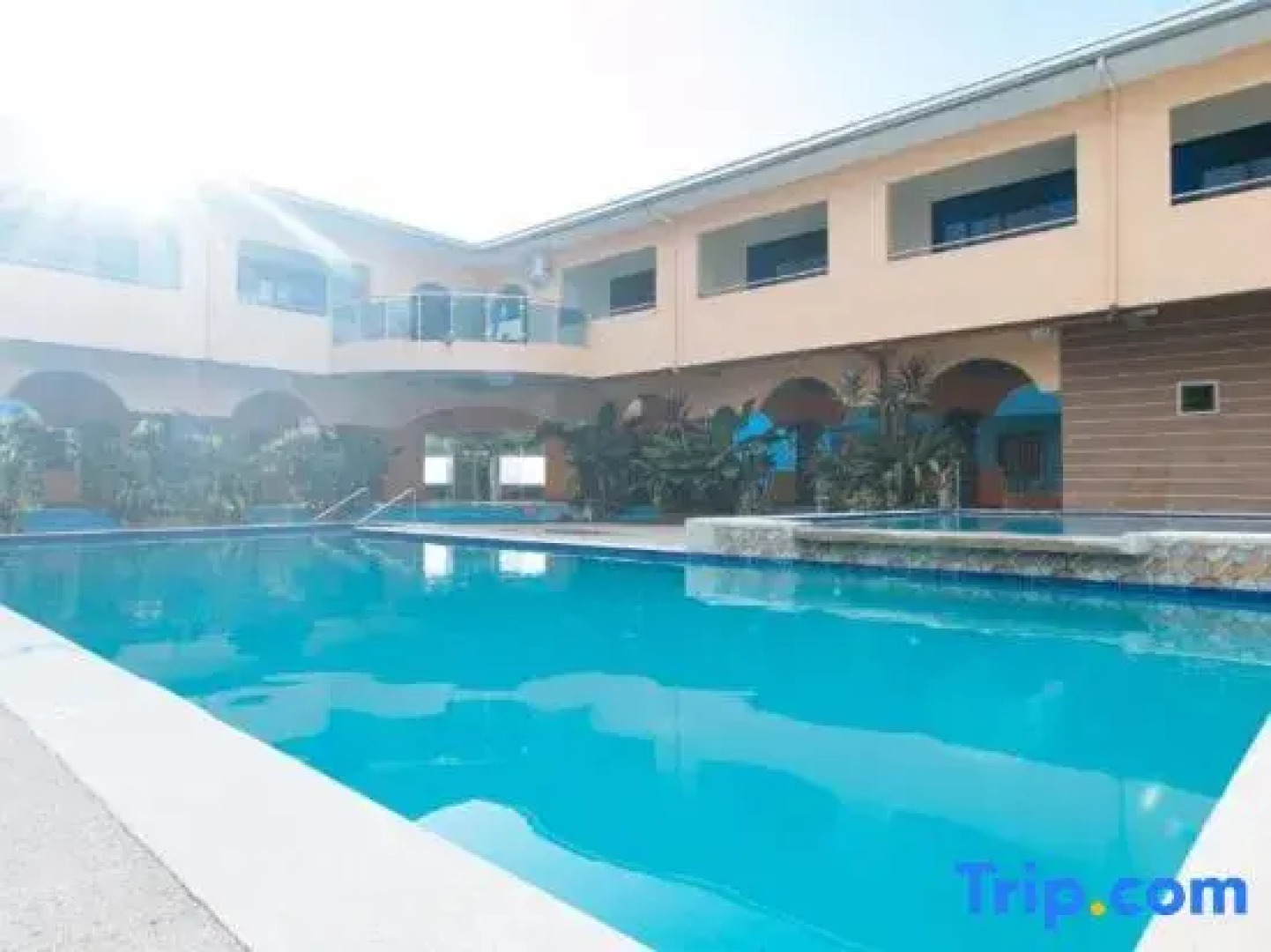 RedDoorz Plus near Municipality of Luisiana Laguna