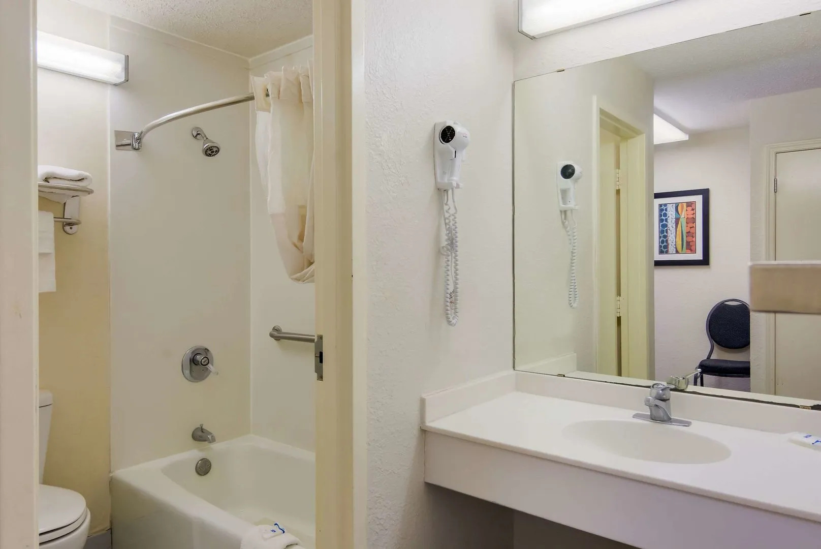 Rodeway Inn At Fort Lee