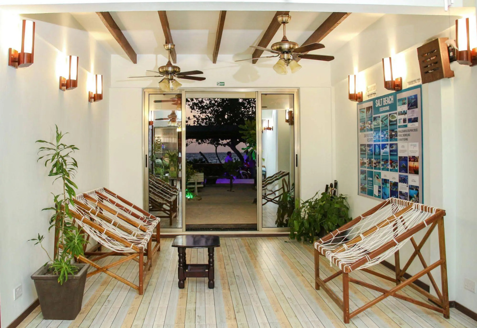 Отель Salt Beach