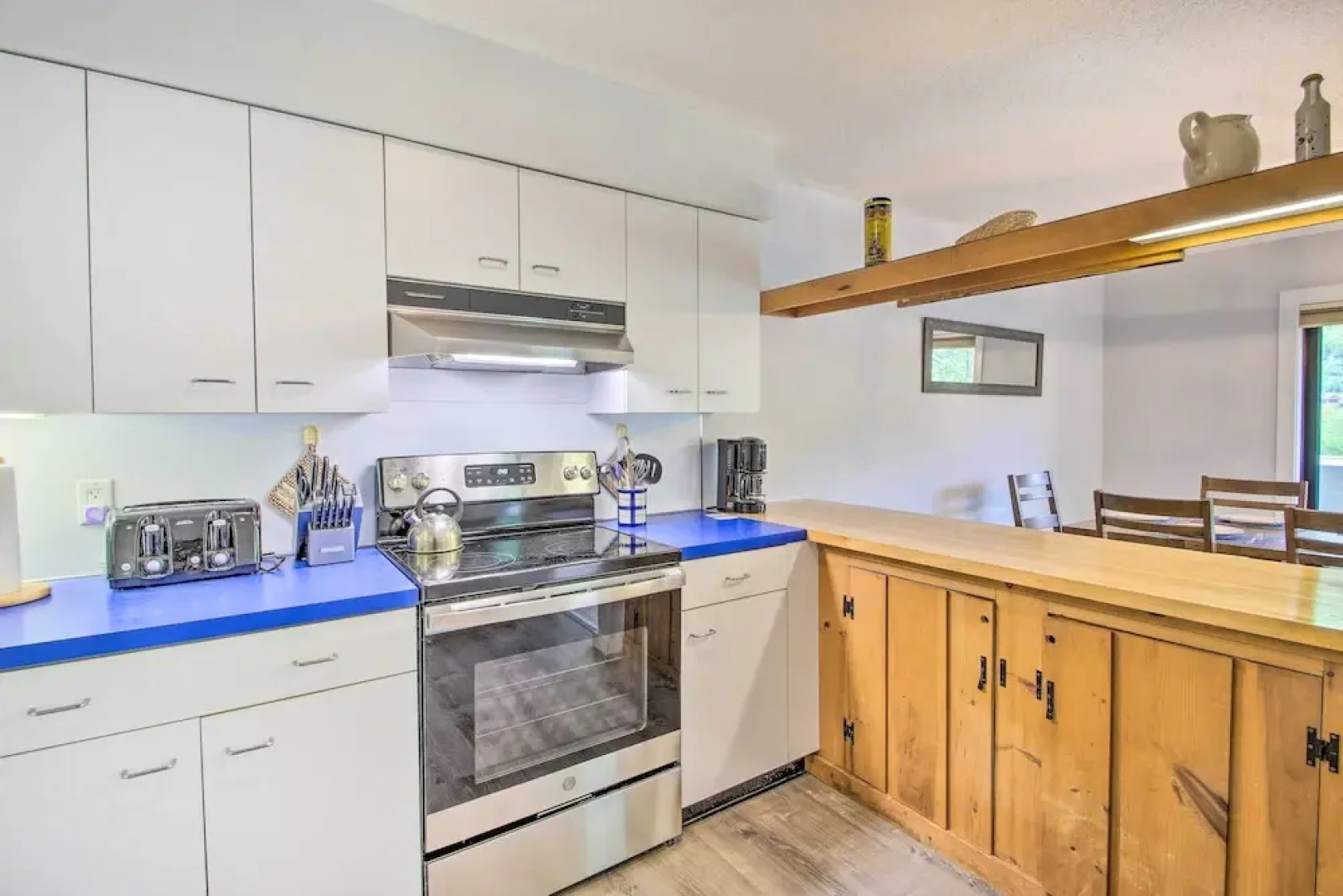 Cozy Lincoln Condo ~ 1 Mi to Loon Mountain!