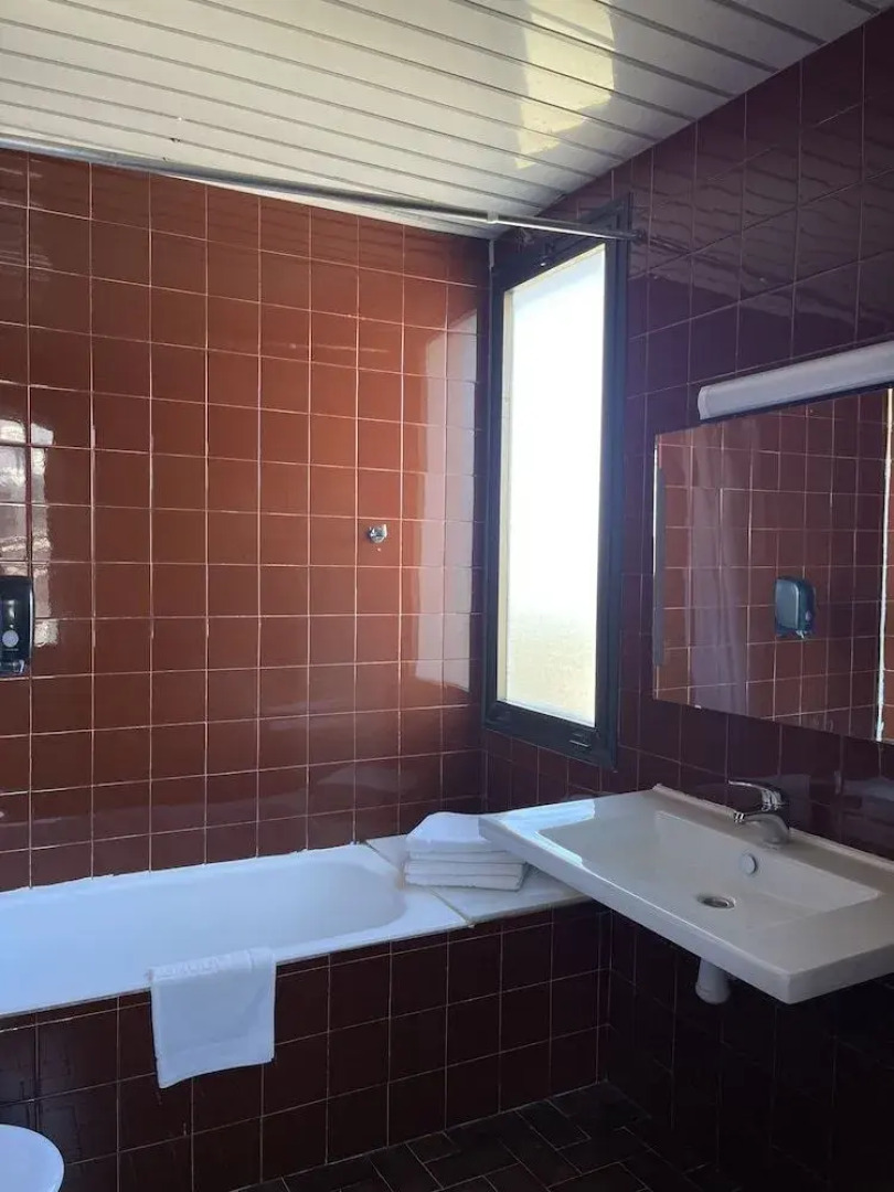 Spacious Farmhouse In El Bruc With Swimming Pool