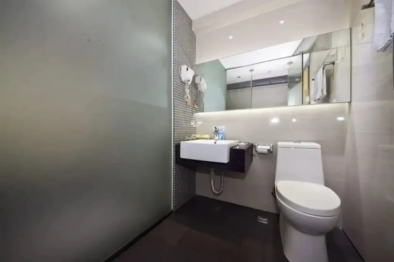 Yitel Trend (Fuzhou Guping Road Provincial Government Pingshan Metro Station)