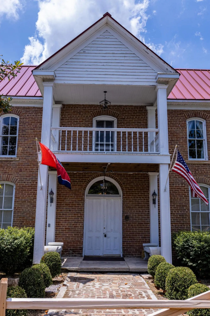 The Manor 1885 Altamont