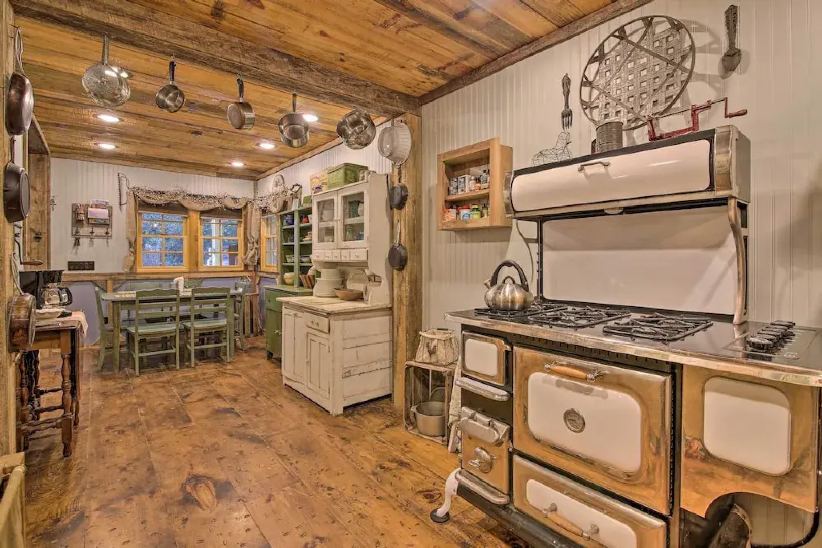 Tubes & Kayaks: 5-acre North Georgia Mtn Retreat