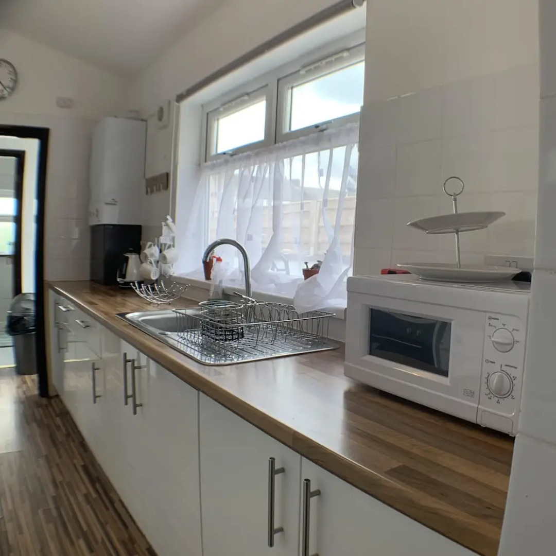 Cardigan House - Avad