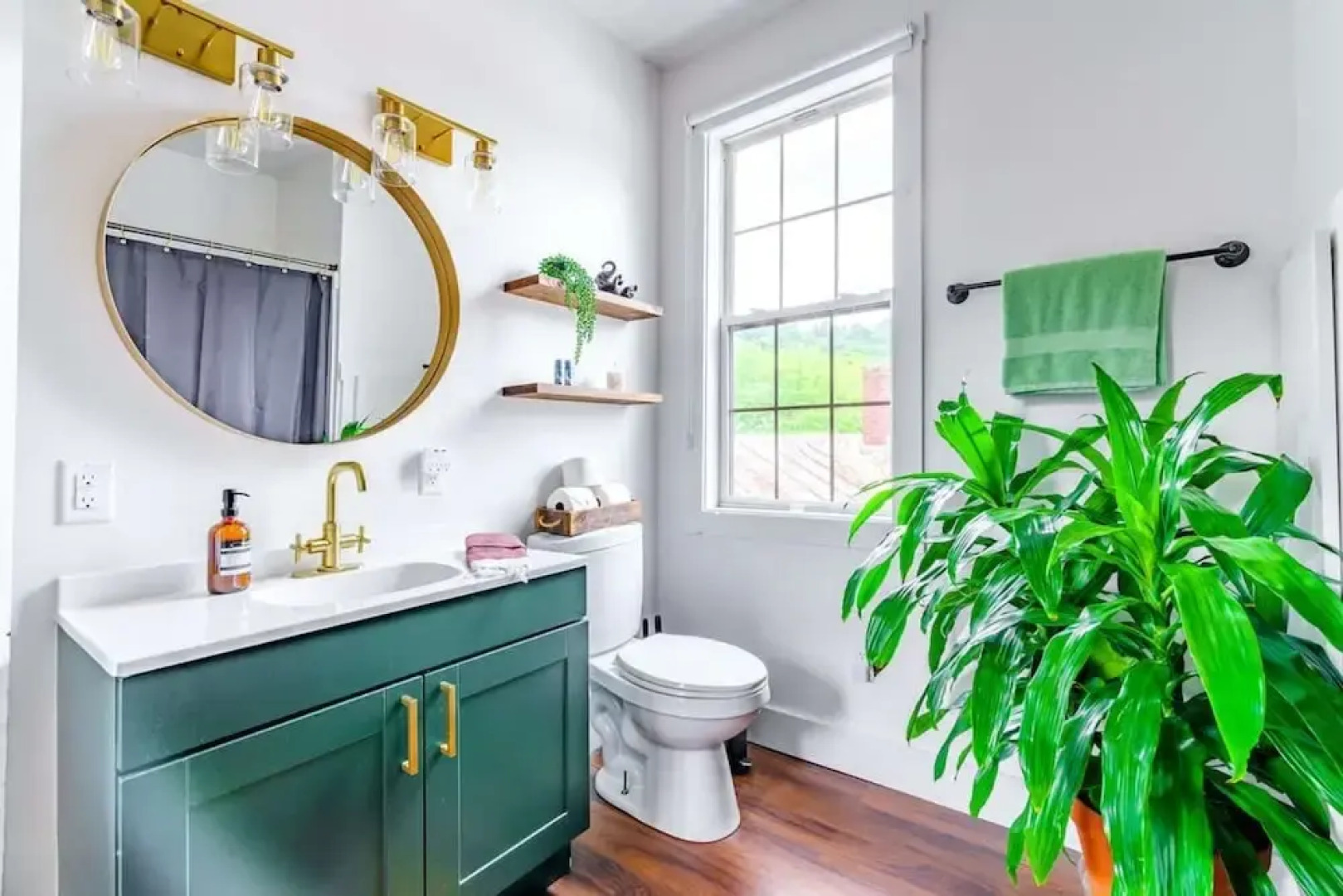 Prime Location Top Rated Clean Parking Free