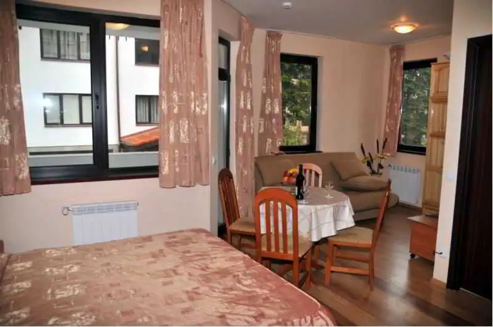 Flora Apartments by Tour Express Service