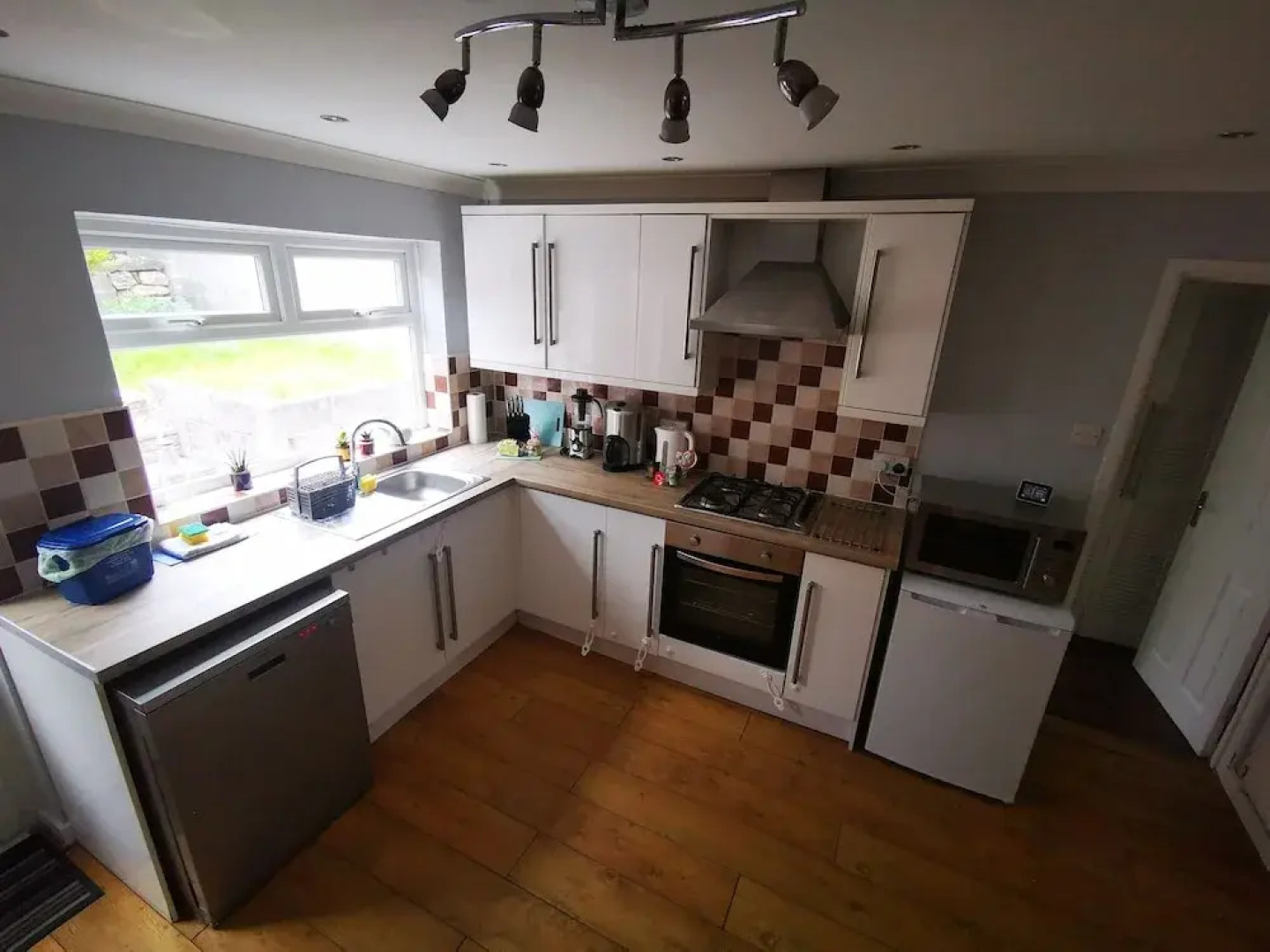 Cozy 2-bed Cottage in Merthyr, 5 Mins to Bike Park