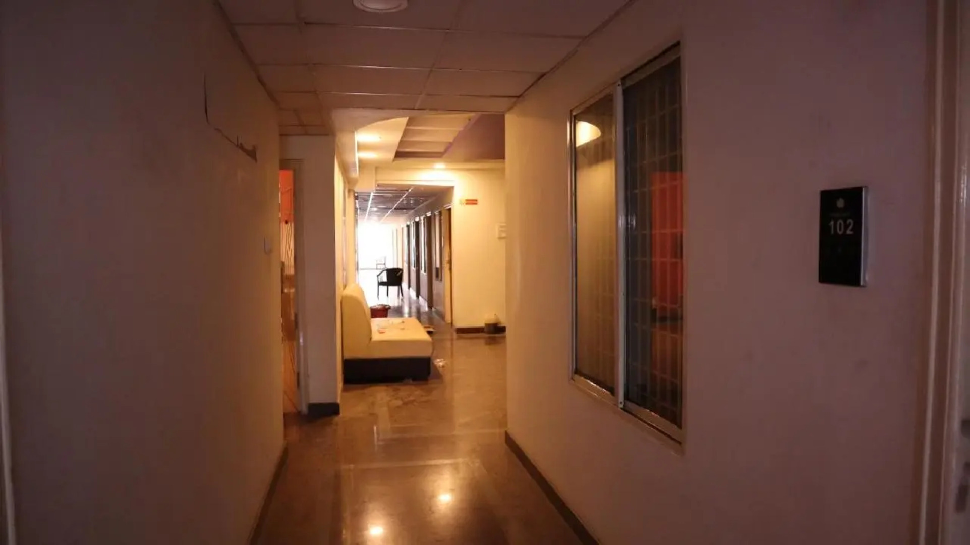 Smile Stay Bee Hive Grand